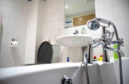 The Comfort Hub - Leeds Train Station - Foto 11