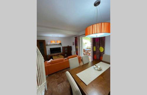 Casa adosada con porche, piscina y pista de pádel, junto al campo de golf - Foto 21