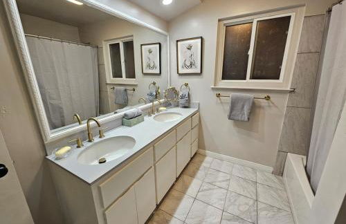 La Jolla Gem with Ocean View - 11 Beds, Hot Tub, Karaoke & Game Den - Foto 46