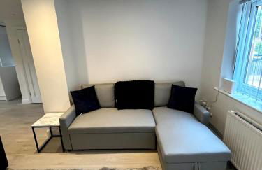 Manchester 2BR Luxe Lounge, Hot Tub, Pool Table - Photo 14