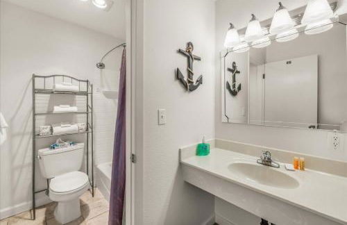 Oceanfront Suite - Top Floor - Sleeps 4 - Pool and Sauna - Foto 30