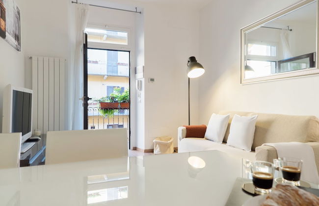 Charming Milanese Apartments - Photo 17