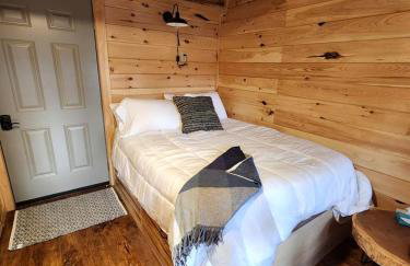 Pet-Friendly Tree Cabin by Tappan Lake with Lofted Space in Ohio - Foto 4