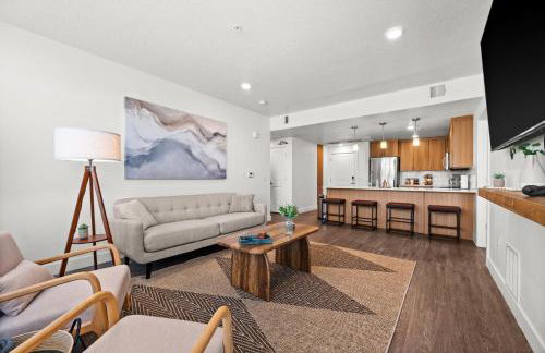 Modern Downtown 2BR 2BA Near Delta Center with Fire Pit BBQ and City Views - Photo 2