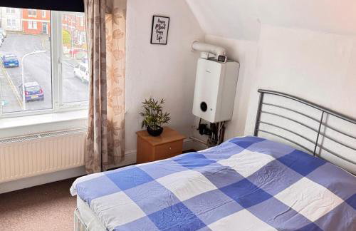 BUDGET APARTMENT - quiet, compact, FREE PARKING & WiFi easy access to Cardiff - LONG TERM OFFER! - Foto 10