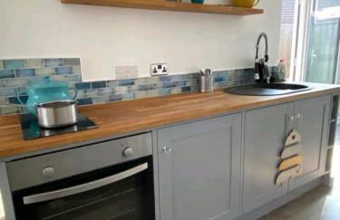 The Salty Bee - Photo 7