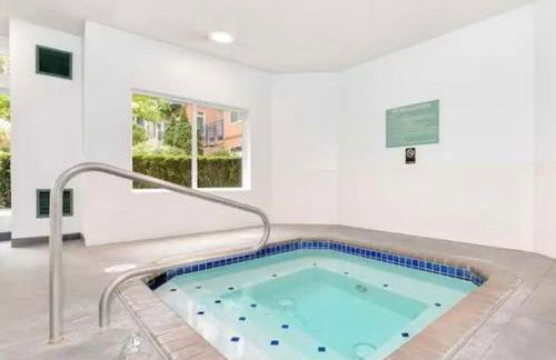 Modern Downtown Top Floor Penthouse With Bay Views - Foto 26