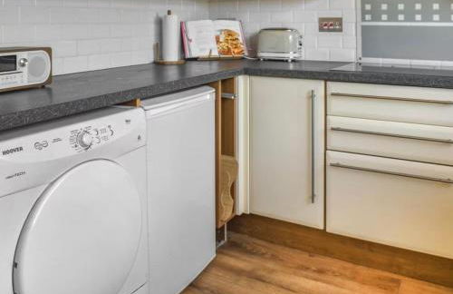 The Hideaway - Spacious 3 Bedroom Apartment - Photo 14