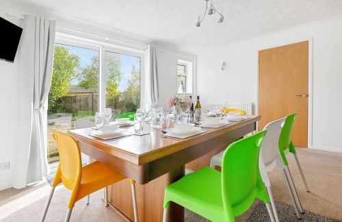 Awesome Games Room House! East Midlands Airport, Donington Park, with FREE parking - Foto 8