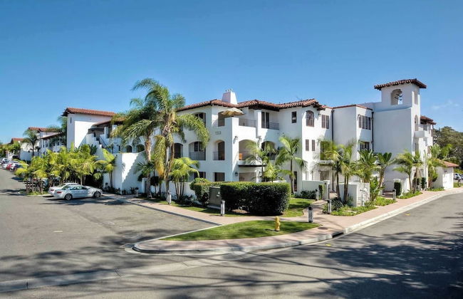 Southern Exposure w/ Private Balcony - Foto 39