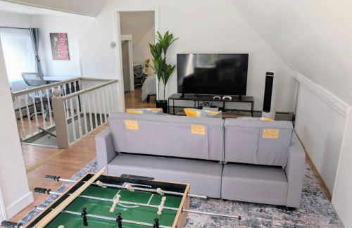 Spacious duplex retreat in city w/ Parking nearby - Foto 21