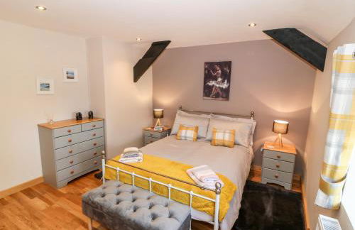 Min-y-rhos - Photo 18