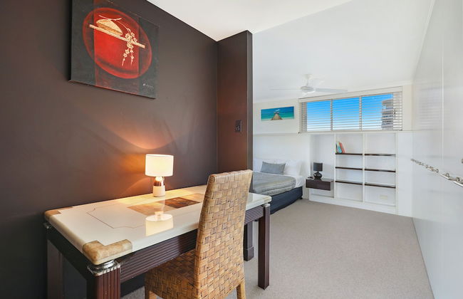 Elouera Tower Beachfront Apartments - Photo 12