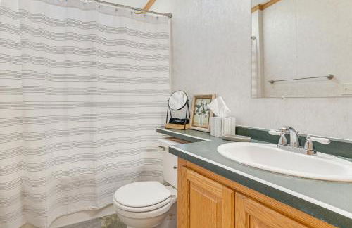 8 Mi to Dtwn Rochester Peaceful Home with Deck! - Foto 29