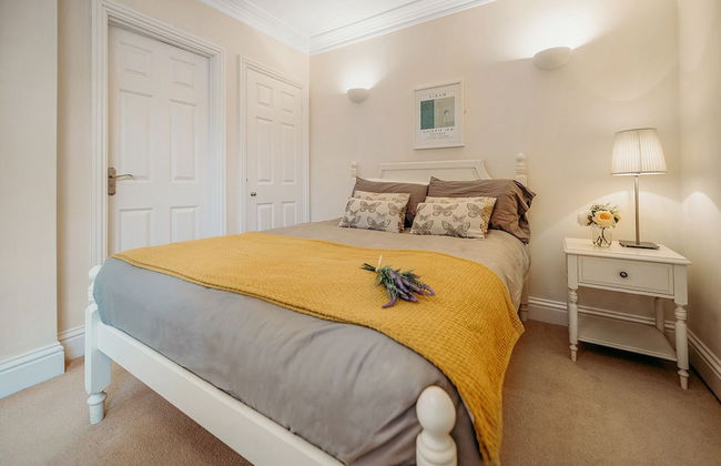 Douglas House - Photo 2