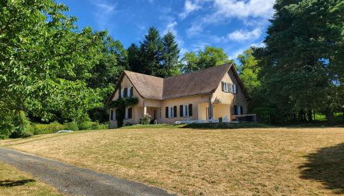 Lovely Modern 6-Bed Retreat Near 3 Swimming Lakes, Perfect for Families - Foto 2