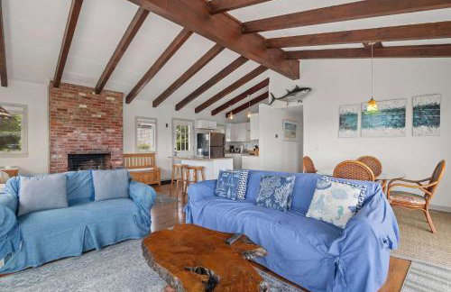 16612 - Stunning Home with Wraparound Deck Views of Bucks Creek and Nantucket Sound - Foto 13