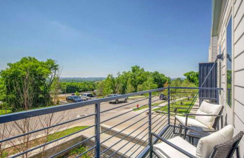 Luxury four-story Home, Rooftop Deck with views, PingPong! Sleeps 12! - Photo 29