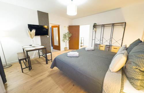 MOIN Apartments - Privater Parkplatz & Balkon, WiFi und TV - Foto 2