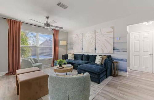 New listing~10 min to beach~Back yard fun~Pool - Foto 9