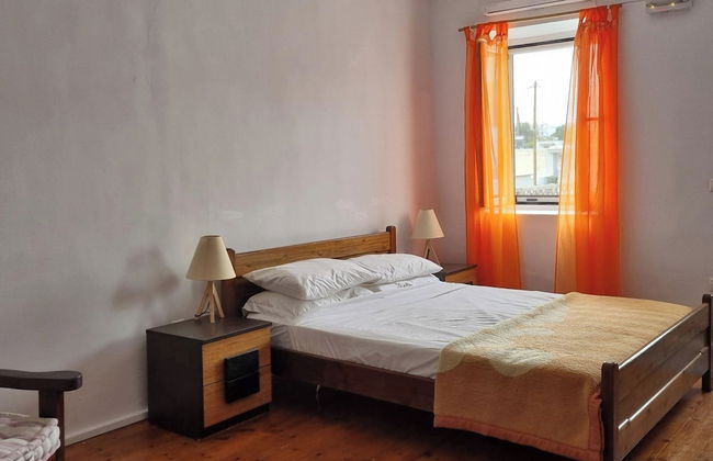 1-bed House Sleeps 4 - Free Parking, Patio, Wifi - Photo 1