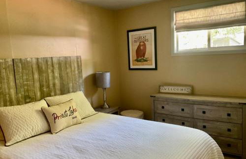 Beautiful Bungalow and Bunk House, Close to Lake - Foto 11