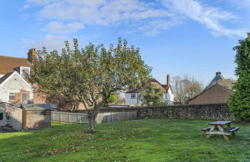 Bright Apartment w Parking & Distant Sea Views - Foto 25