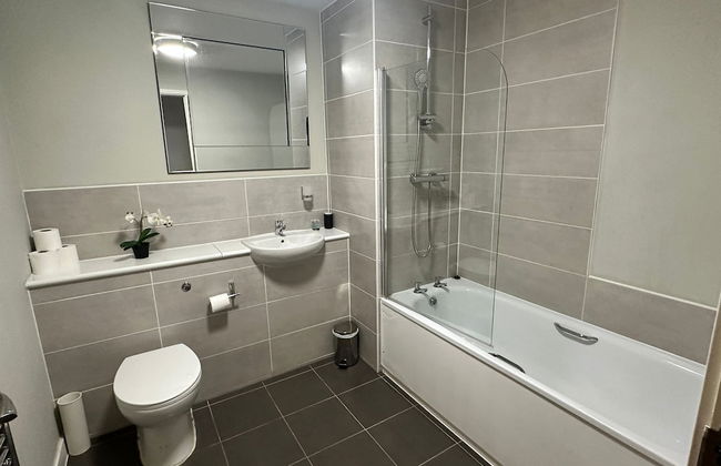 Adelphi Wharf Apartments by Beehosting - Photo 59