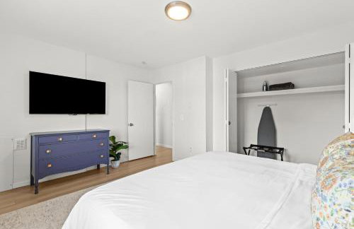 Renovated 1BR Upper Flat Modern King Suite - Foto 36