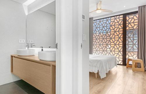 LeonAlba House Private Villa Private rooftop Private Pool Private Andalusian Courtyard Free Parking BBQ 8 Guests - Foto 25