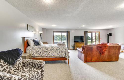 Private Lakefront Cabin with Hot Tub, Deck and Views - Foto 13