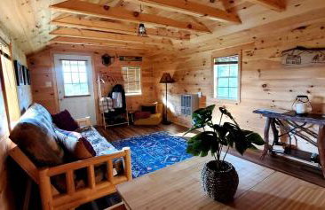 Off-Grid Cabin Nestled Among Nature with Lovely Landscape Views in Maine - Foto 3