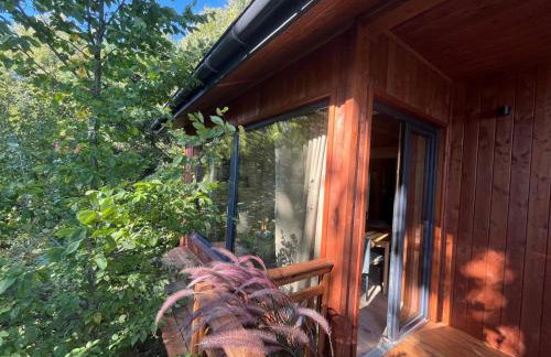 Domek nad jeziorem w górach - Foto 9