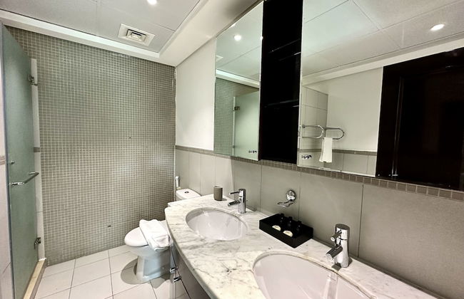 Lux BnB Travo Tower I Private Garden I Lake View - Photo 34