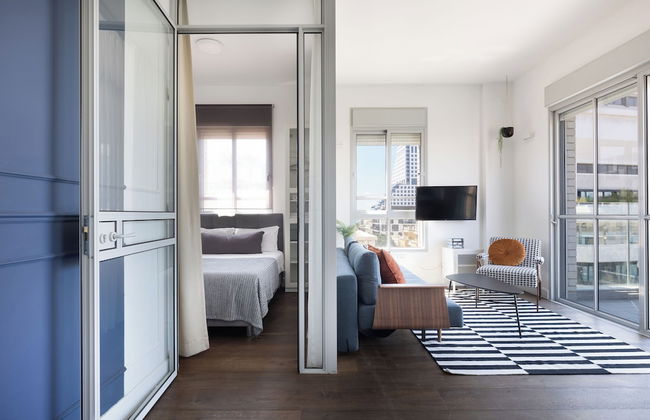 Bauhaus Boutique by TLV2rent - Photo 19