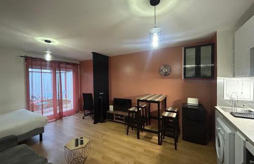 Studio Spacieux 4 Personnes avec Terrasse privée & Bureau - Gare à 4min, Paris en 30min - Foto 5
