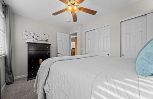 Golden View Townhouse - Walk to Downtown! - Photo 21