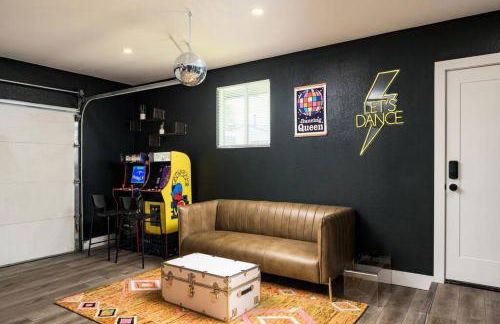 Wild West Disco Haus 2! New Hot Tub, Patio + Gym - Foto 4