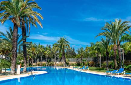 VACATION MARBELLA I Private HEATED Swimming pool, Walking distance to Puerto Banus, Security 24-7, BBQ, WiFi - Photo 27