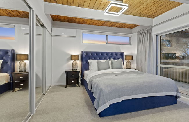 Hilltop Country Retreat with Seaviews - Foto 3