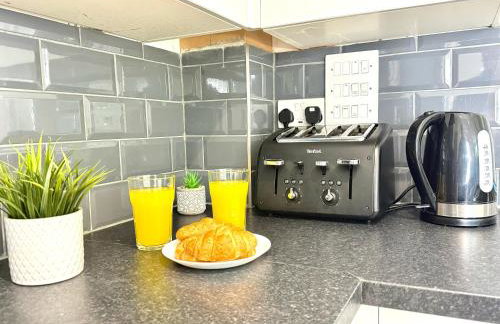 Evergreen Lodge - Two Bed Lux Flat - Parking, Garden, Patio, WIFI, Netflix - Close to Blenheim Palace & Oxford - F3 - Photo 21