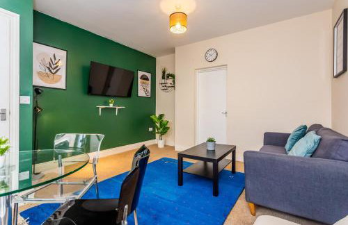 Two Bed Apartment RYTON With Free Parking - Foto 1