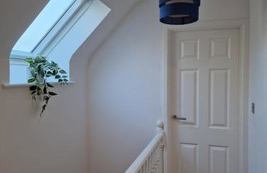 Large 4-bed house for up to 7 guests w 2x parking - Foto 39