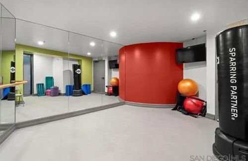 Luxurious and Spacious 2-Bedroom Condo Unit Downtown San Diego in the Heart of the Gaslamp Quarter - 30-Day Min recommended - 14-Day Min acceptable - Foto 37