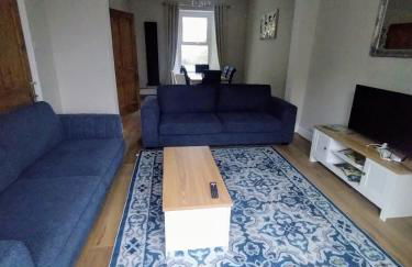 large 4 bedroom - Foto 1