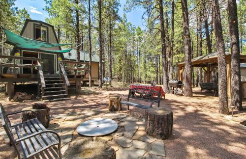 Near Trails Forest Lake Retreat with Backyard Oasis - Foto 2