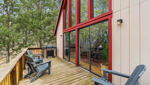 Modern Chalet w Hot Tub, Large Deck, Grill & WiFi - Photo 4, Garden view