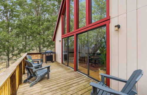 Modern Chalet w Hot Tub, Large Deck, Grill & WiFi - Foto 4