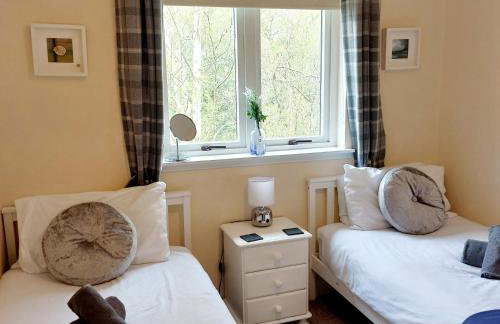 'Treetops' - Bright & Homely 2 Bed Flat w Parking - Foto 27