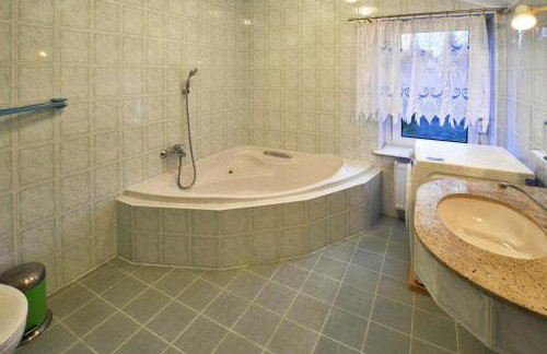 Comfortable lakeside house, private garden - Foto 27